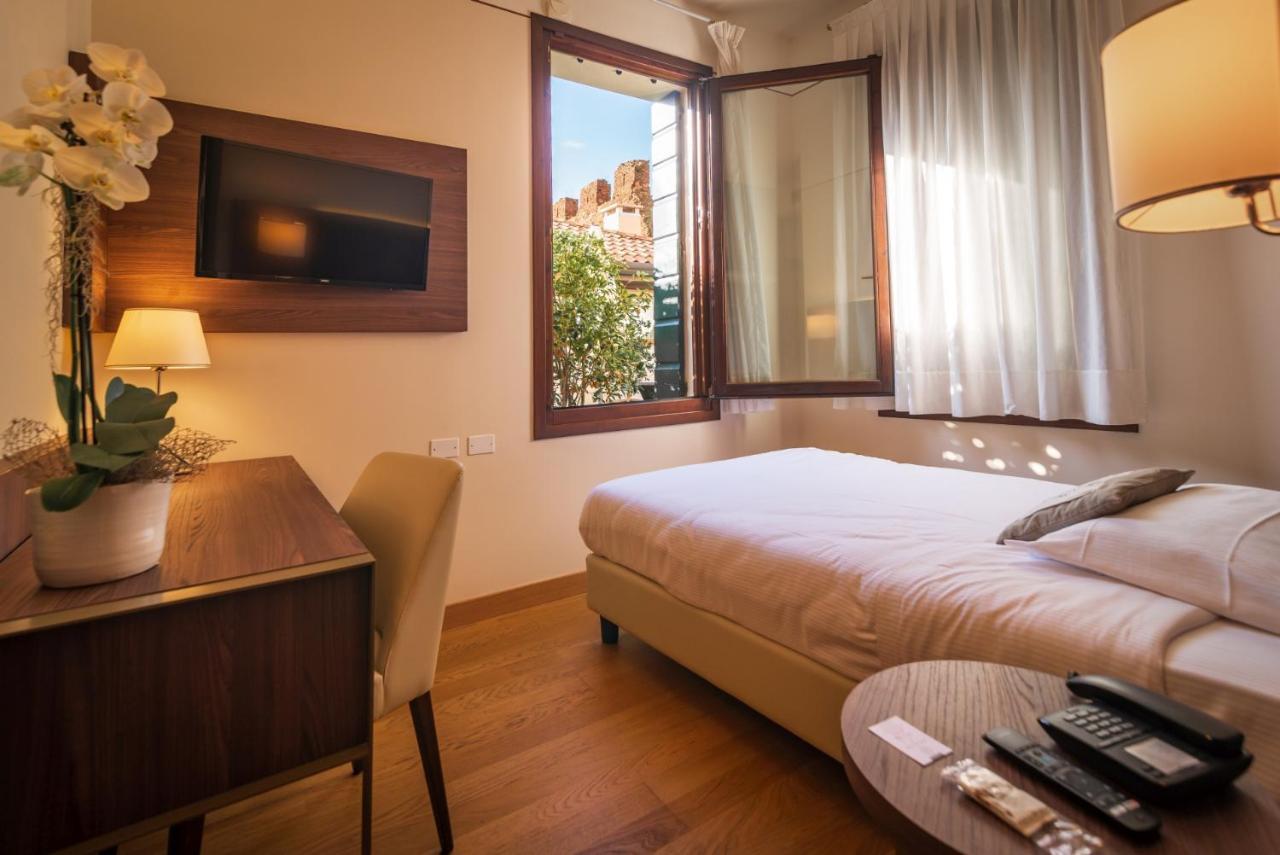 Hotel Alla Torre Castelfranco Veneto Kültér fotó