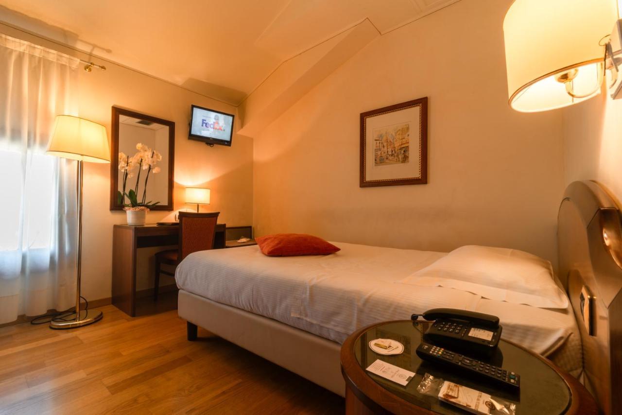 Hotel Alla Torre Castelfranco Veneto Kültér fotó